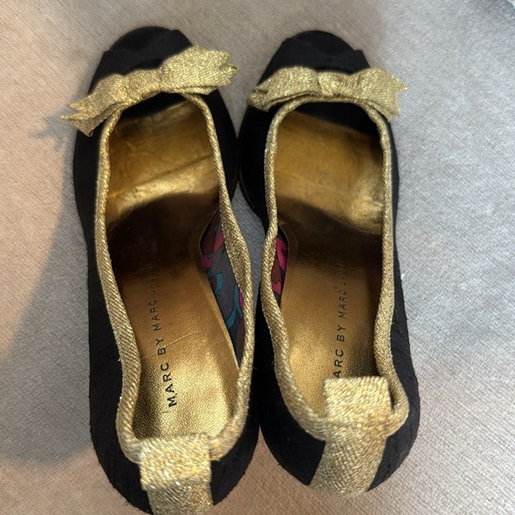 Marc Jacobs Black Gold Satin Bow Peep Toe Heels Size 37 - Picture 5 of 10